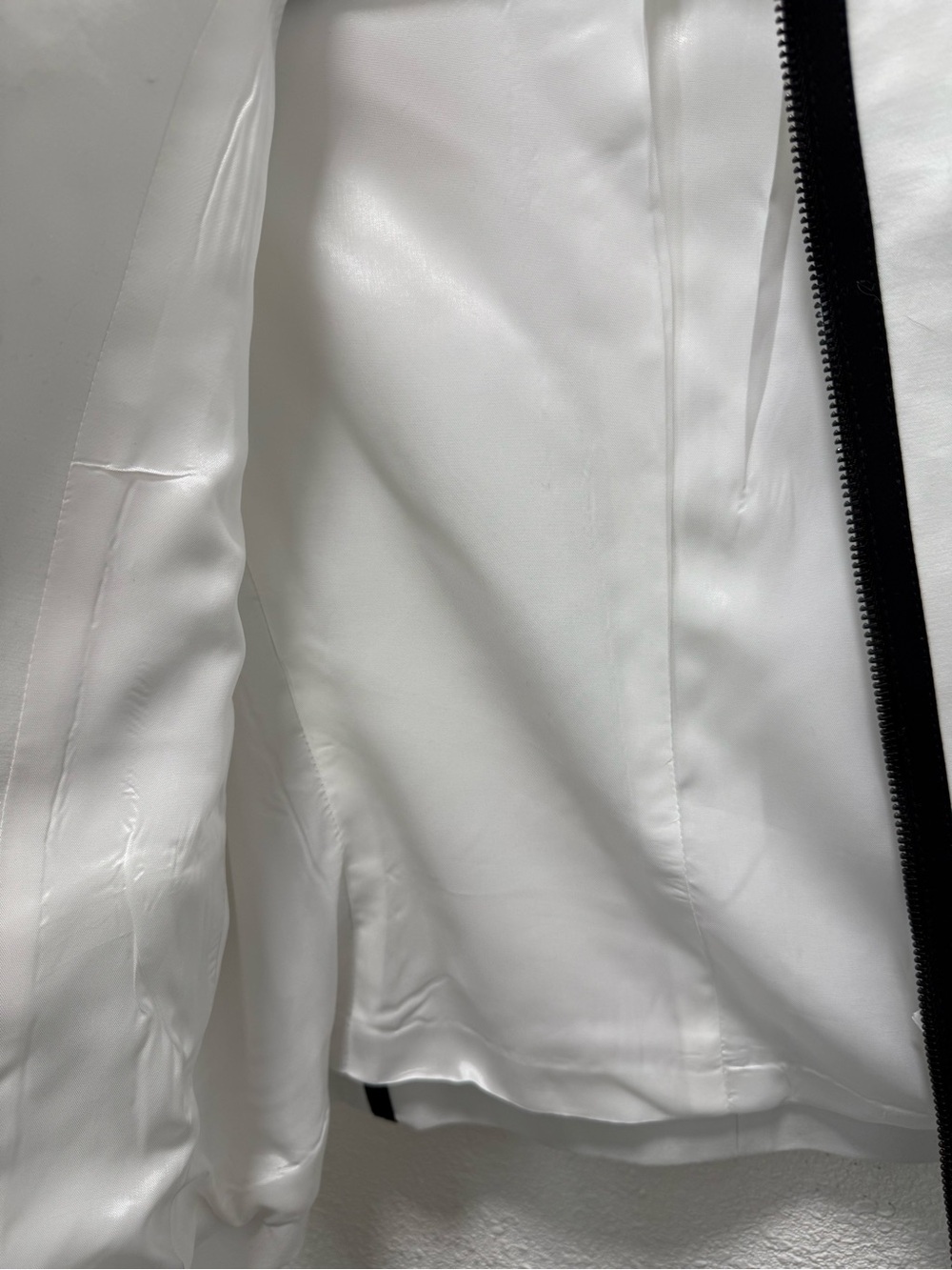 Michael Kors white jacket features prominent black piping trim and a full Sz(M) - Picture 4 of 8